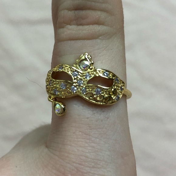 Fragrant Jewels Jewelry - ✨3/$15 SALE, NWT Fragrant Jewels Mask Ring✨